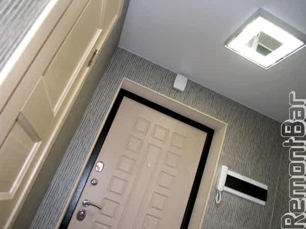 Потолок во всей квартире натяжной > 