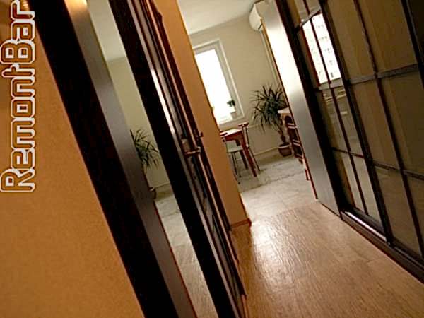 Вид на кухню со стороны коридора.