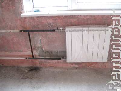 Новые дизайн-радиаторы с улучшенной теплоотдачей. Краны с накидными гайками (американками) позволяют легко снять радиатор. Дополнительно установлены термостаты для регулировки температуры радиатора.