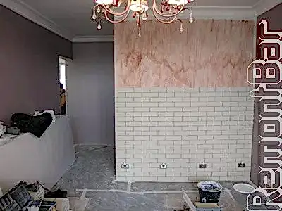 укладываем клинкер в спальне