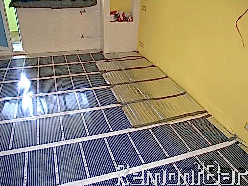 Расположение матов тщательно продумано так, что бы они не лежали под шкафами и диваном