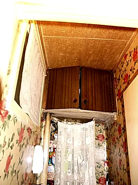 антресоль в туалете до ремонта