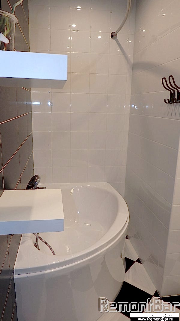 Ванну мы установили в нише в "коридоре" Ванну мы установили в нише в "коридоре"