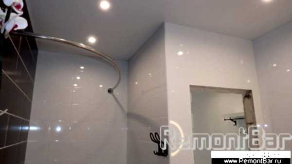 В итоге, планировка санузла стала Т-образной, и сантехприборы удачно расположились каждый в своем "крыле" помещения В итоге, планировка санузла стала Т-образной, и сантехприборы удачно расположились каждый в своем "крыле" помещения