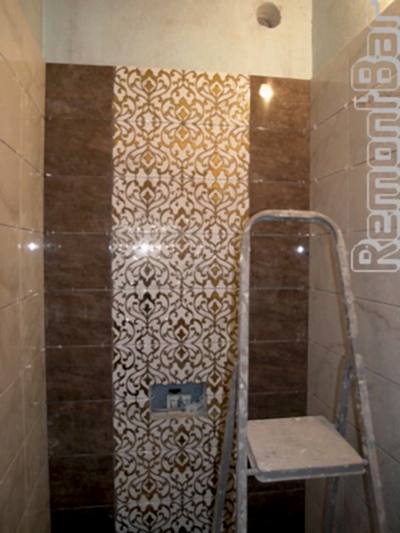 Инсталляция внутри короба сантехшкафа. Облицовываем его керамической плиткой. Не забываем про технологическое отверстие, которое не только служит проемом для установки кнопки смыва, но и обеспечивает надежный доступ к сливной арматуре