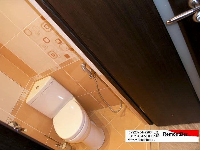 Для комнаты такой планировки угловой унитаз пришелся как нельзя кстати Для комнаты такой планировки угловой унитаз пришелся как нельзя кстати