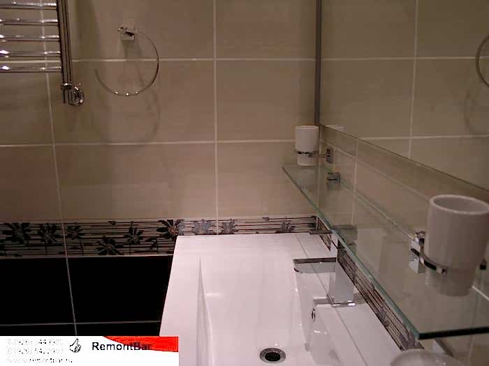 Удобная широкая литая раковина мойдодыра Удобная широкая литая раковина мойдодыра