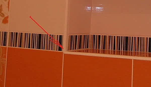 Аккуратно запиливаете стыкующиеся края раскладки под угол 45 градусов, подобно тому, как, например, запиливается обналичка дверной коробки Аккуратно запиливаете стыкующиеся края раскладки под угол 45 градусов, подобно тому, как, например, запиливается обналичка дверной коробки