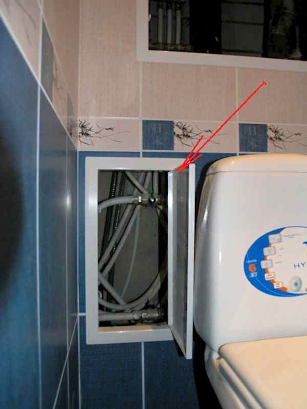 Задача этого накладного лючка - доступ к шаровым кранам полотенцесушителя