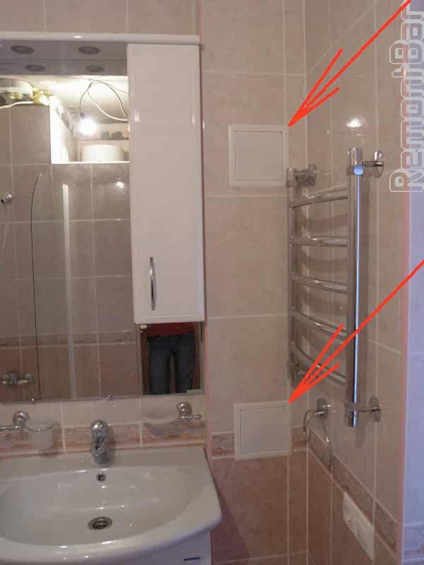 Маленькие накладные лючки - доступ к кранам, отключающим полотенцесушитель