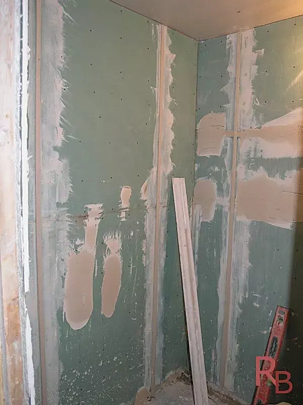 Оштукатуриваем поверхность