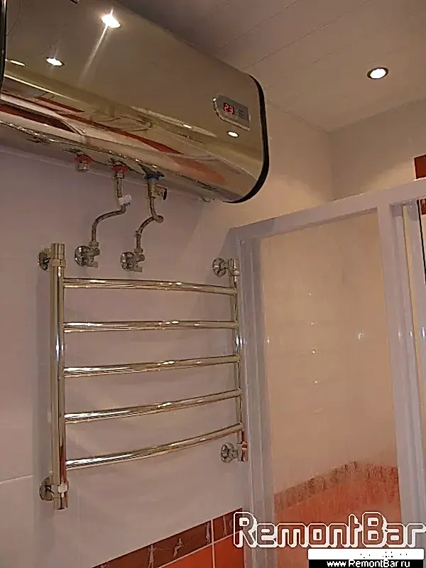 Накопительный водонагреватель горизонтального исполнения. Устанавливается, соответственно, горизонтально. Поэтому "съедает" меньше полезного пространства Накопительный водонагреватель горизонтального исполнения. Устанавливается, соответственно, горизонтально. Поэтому "съедает" меньше полезного пространства