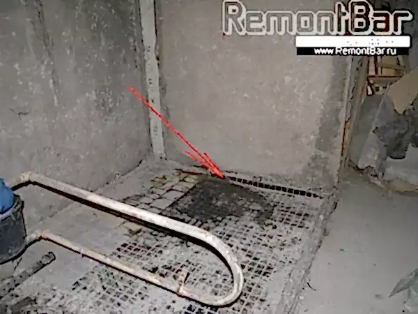 Здесь мы демонтировали сантехкабину из гипсолита, поскольку санузел будет объединен и расширен, а в этом случае частичный демонтаж никак не подходит Здесь мы демонтировали сантехкабину из гипсолита, поскольку санузел будет объединен и расширен, а в этом случае нчастичный демонтаж никак не подходит