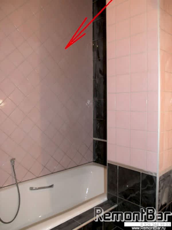 Считается, что диагональная укладка несколько "расширяет" пространство. Ну, и вносит разнообразие ремонт ванной комнаты