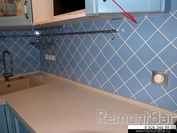 Плитка 10х10 уложена по диагонали на кухне (фартук) Плитка 10х10 уложена по диагонали на кухне (фартук)