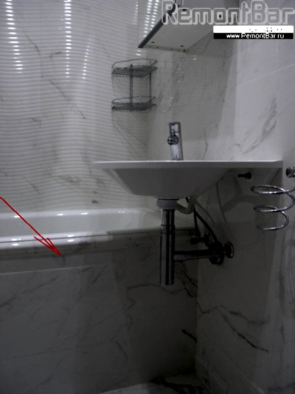 Экран без ниши. Ванна размером всего лишь 120 см, и ниша здесь не совсем уместна Экран без ниши. Ванна размером всего лишь 120 см, и ниша здесь не совсем уместна