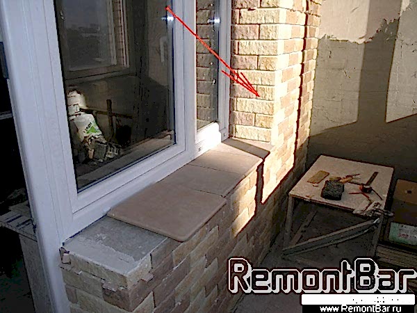 Декоративный камень на балконе. Облицованы так же оконные откосы, а для наружного угла использовали специальные угловые элементы Декоративный камень на балконе. Облицованы так же оконные откосы, а для наружнего угла использовали специальные угловые элементы