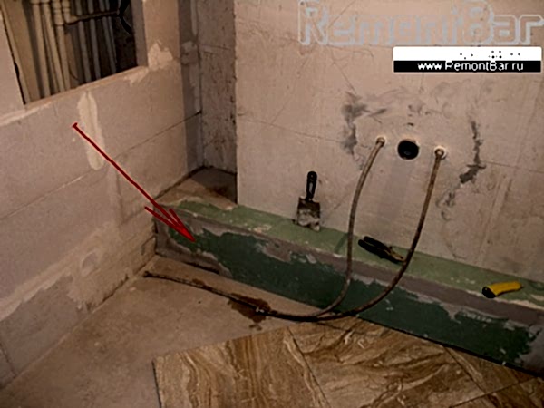 Здесь гипсокартонный короб скрывает канализационную трубу диаметром 110 мм, поскольку проштробить вентиляционный шкаф и спрятать ее (вентиляционный шкаф прямо перед нами) невозможно Здесь гипсокартонный короб скрывает канализационную трубу диаметром 110 мм, поскольку проштробить вентиляционный шкаф спрятать ее (вентиляционный шкаф прямо перед нами) невозможно