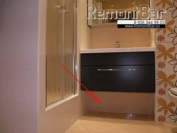 Здесь короб прячет трубы и, одновременно, служит подпоркой для тяжелой раковины и тумбы. Поскольку мойдодыр установлен в нишу без зазоров, разница плоскостей практически не замета, а потому и сам короб абсолютно незаметен Здесь короб прячет трубы и, одновременно, служит подпоркой для тяжелой раковины и тумбы. Поскольку мойдодыр установлен в нишу без зазоров, разница плоскостей практически не замета, а потому и сам короб абсолютно незамете